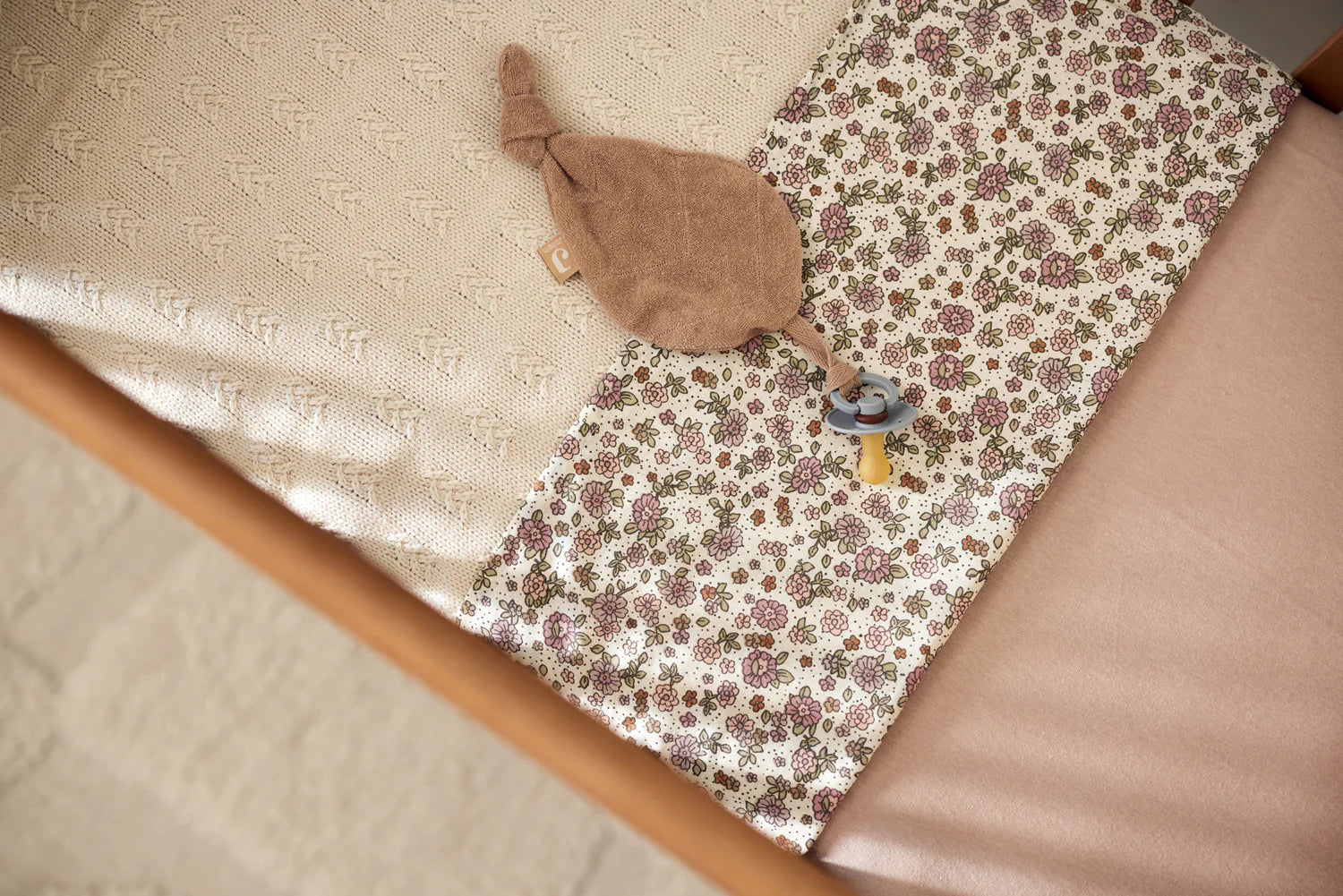 Crib Sheet - Retro Flowers